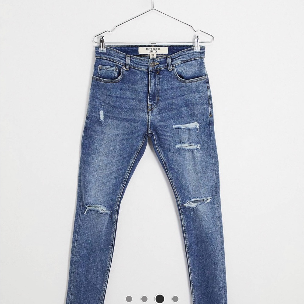 This pant is new I bought it and never wear it size 32 got so much jean